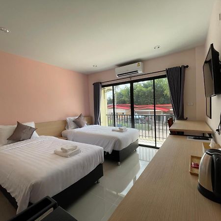 โรงแรมนิยม เอสทีเอ็น 2 - Niyom Stn 2 Hotel Ban Phue Екстер'єр фото